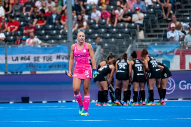 17.08.2026, BEL, Hockey, Frauen, FIH Weltmeisterschaft, Länderspiel, Deutschland vs Argentinien Jette Fleschütz ( Deutschland, 28 ) ärgert sich, dahinter Spielerinnen von Argentinien, Wavre Belfius Arena Belgirn *** August 17, 2026, BEL, Hockey, Women, FIH World Championship, International Match, Germany vs. Argentina: Jette Fleschütz of Germany, 28, looks frustrated, with Argentine players behind her, at the Wavre Belfius Arena in Belgirn Copyright: xNordphoto Memmlerx