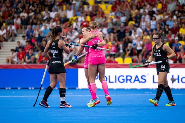 17.08.2026, BEL, Hockey, Frauen, FIH Weltmeisterschaft, Länderspiel, Deutschland vs Argentinien Lisa Nolte ( Deutschland, 10 ), Friederike Heusgen ( Deutschland, 06 ) jubeln über das Tor zum 1:2 Anschlusstreffer, Wavre Belfius Arena Wallonisch-Brabant Belgien *** August 17, 2026, BEL, Hockey, Women, FIH World Championship, International Match, Germany vs. Argentina: Lisa Nolte (Germany, 10) and Friederike Heusgen (Germany, 06) celebrate the goal that brings the score to 1–2, Wavre Belfius Arena, Walloon Brabant, Belgium Copyright: xNordphoto Memmlerx