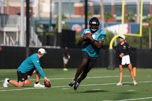 JACKSONVILLE, FL - AUGUST 17: Jacksonville Jaguars wide receiver Brian Thomas Jr. (7) catches a pass during training camp on August 17, 2026 at the Miller Electric Center in Jacksonville, Fl. (Photo by David Rosenblum Icon Sportswire) NFL, American Football Herren, USA AUG 17 Jaguars Training Camp EDITORIAL USE ONLY Icon260817238265