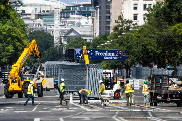 Preparations for Freedom 250 Grand Prix in Washington Work crews build fencing along Pennsylvania Avenue ahead of the Freedom 250 Grand Prix in Washington, USA, 17 August 2026. The race, the first IndyCar, Indy Car, IRL, USA event to take place near the National Mall, is scheduled for 22-23 August. WASHINGTON DC USA  Copyright: xJIMxLOxSCALZOx