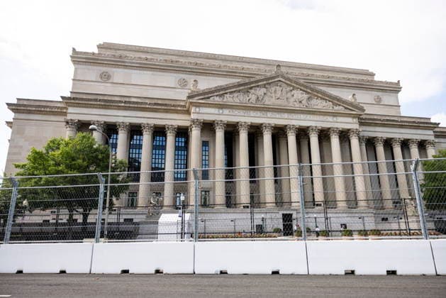 Preparations for Freedom 250 Grand Prix in Washington Fencing stands in front of the National Archives along Pennsylvania Avenue ahead of the Freedom 250 Grand Prix of Washington, D.C., in Washington, USA, 17 August 2026. The race, the first IndyCar, Indy Car, IRL, USA event to take place near the National Mall, is scheduled for 22-23 August. WASHINGTON DC USA  Copyright: xJIMxLOxSCALZOx