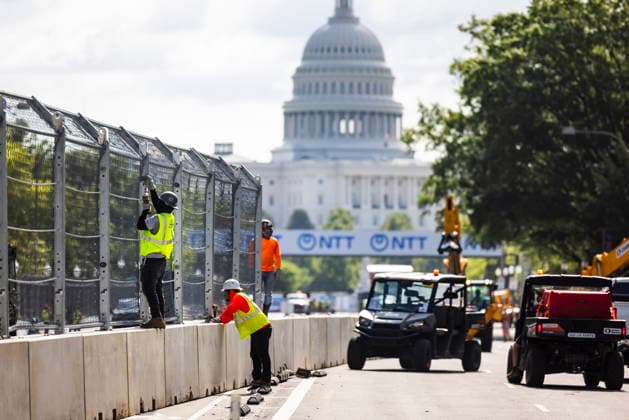 Preparations for Freedom 250 Grand Prix in Washington Work crews build fencing along Pennsylvania Avenue ahead of the Freedom 250 Grand Prix in Washington, USA, 17 August 2026. The race, the first IndyCar, Indy Car, IRL, USA event to take place near the National Mall, is scheduled for 22-23 August. WASHINGTON DC USA  Copyright: xJIMxLOxSCALZOx