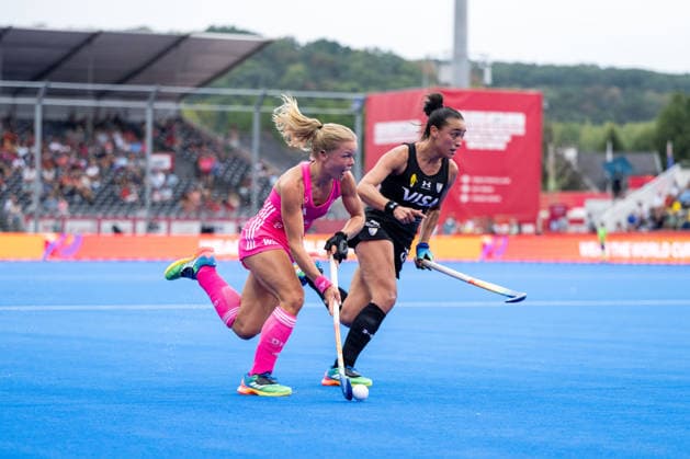 17.08.2026, BEL, Hockey, Frauen, FIH Weltmeisterschaft, Länderspiel, Deutschland vs Argentinien Emma Davidsmeyer ( Deutschland, 23 ) im Zweikampf mit Victoria Miranda ( Argentinien, 29 ), Wavre Belfius Arena Wallonisch-Brabant Belgien *** August 17, 2026, BEL, Hockey, Women, FIH World Championship, International Match, Germany vs. Argentina: Emma Davidsmeyer (Germany, 23) in a one-on-one battle with Victoria Miranda (Argentina, 29), Wavre Belfius Arena, Walloon Brabant, Belgium Copyright: xNordphoto Memmlerx