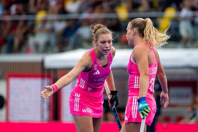 17.08.2026, BEL, Hockey, Frauen, FIH Weltmeisterschaft, Länderspiel, Deutschland vs Argentinien Felicia Wiedermann ( Deutschland, 26 ) klatscht mit Jette Fleschütz ( Deutschland, 28 ) ab, Wavre Belfius Arena Wallonisch-Brabant Belgien *** August 17, 2026, BEL, Field Hockey, Women s, FIH World Championship, International Match, Germany vs. Argentina; Felicia Wiedermann (Germany, 26) high-fives Jette Fleschütz (Germany, 28); Wavre Belfius Arena, Walloon Brabant, Belgium Copyright: xNordphoto Memmlerx