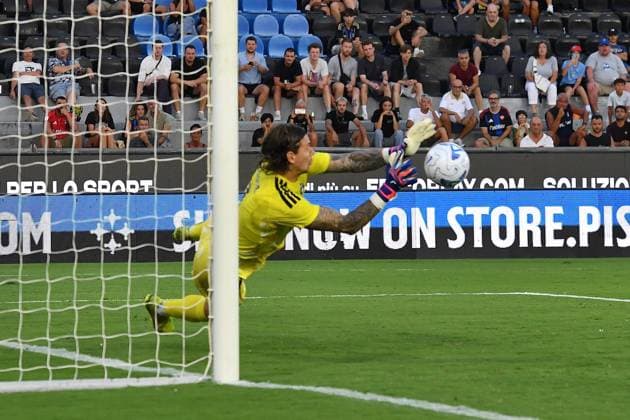 IPA87581202 - Luca Magnino (Empoli) misses his first penalty kick, and Adrian Semper (Pisa) makes the save during the Pisa SC vs. Empoli FC Italian soccer Coppa Italia match in Pisa, Italy, on August 17, 2026  Copyright: xGabrielexMasotti IPAxSportx xx 87581202