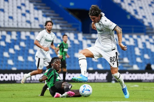Cesena s Antonio Fiori fights for the ball with Sassuolo s Darryl Bakola during the Round of 32 of Frecciarossa Italian Cup 2026 2027 match between Sassuolo and Cesena at Mapei Stadium Cittˆ del Tricolore - Soccer - Reggio Emilia, Italy - Monday August 17, 2026  Copyright: xMassimoxPaolone LaPressex