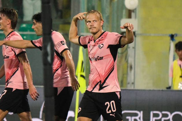 IPA87583251 - Palermo, Italy, August 17, 2026. Renzo Barbera Stadium, Palermo vs. Lecce, a match in the 32nd round of the 2026–2027 Italian Cup. Pictured: Joel Pohjanpalo (Palermo FC) celebrating  Copyright: xFedericoxSerra IPAxSportx xx 87583251