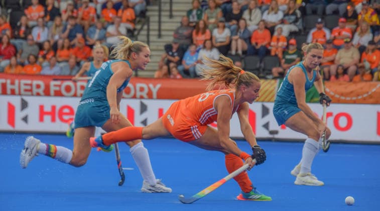 Joosje Burg (16 Netherlands Hockey Team) during the FIH World Cup game between Australia and Netherlands at Wagener stadion, Amstelveen, Netherlands.  Copyright: xArnexvanxderxBenx xSPPx Sportspressphoto_SPR210366
