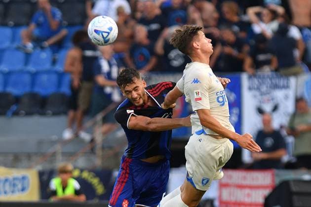 IPA87584252 - Head-to-head tackle by Simone Canestrelli (Pisa) and Bogdan Popov (Empoli) during the Pisa SC vs. Empoli FC Coppa Italia soccer match in Pisa, Italy, on August 17, 2026  Copyright: xGabrielexMasotti IPAxSportx xx 87584252