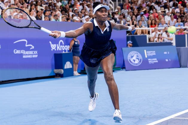 August 17, 2026, Mason, Ohio, U.S: Venus Williams (USA) hits a forehand shot during MondayÃ¢â‚¬â ¢s first round doubles match at the Cincinnati Open at the Lindner Family Tennis Center , Mason, Oh. Tennis 2026 - Cincinnati Open WTA, Tennis Damen  - ZUMAs304 20260817_zaf_s304_008 Copyright: xScottxStuartx