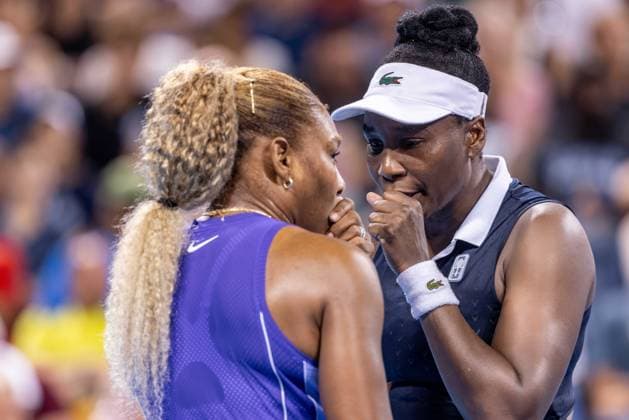August 17, 2026, Mason, Ohio, U.S: Serena Williams (USA) and Venus Williams (USA) talk strategy before a serve at MondayÃ¢â‚¬â ¢s first round doubles match at the Cincinnati Open at the Lindner Family Tennis Center , Mason, Oh. Mason U.S - ZUMAs304 20260817_zaf_s304_021 Copyright: xScottxStuartx
