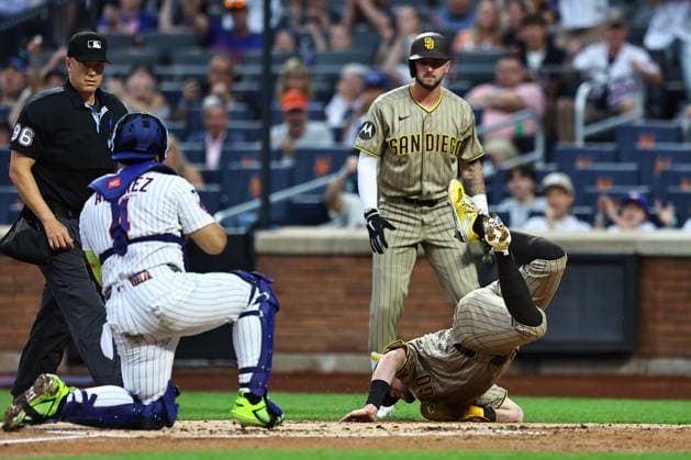 MLB, Baseball Herren, USA San Diego Padres Vs. New York Mets San Diego Padres Jake Cronenworth, number 9, is tagged out by New York Mets Francisco Alvarez, number 4, during the first inning of a baseball game at Citi Field in Flushing, New York, on August 17, 2026. New York City New York United States  Copyright: xGordonxDonovanx originalFilename:donovan-mlbsandi260817_npyLu.jpg