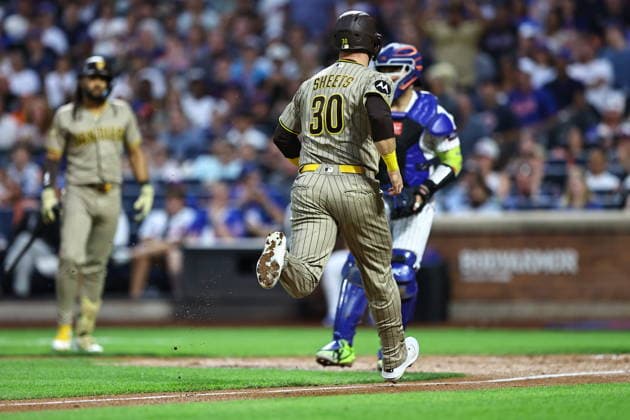 MLB, Baseball Herren, USA San Diego Padres Vs. New York Mets San Diego Padres Gavin Sheets 30 scores on a sacrifice fly by Fernando Tatis Jr. 23 during the second inning of a baseball game against the New York Mets at Citi Field in Flushing, New York, on August 17, 2026. New York City New York United States  Copyright: xGordonxDonovanx originalFilename:donovan-mlbsandi260817_np94c.jpg