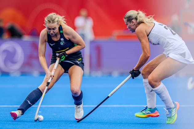 2026 Women s FIH Hockey World Cup Pool C, Belfius Hockey Arena, Wavre, Belgium 18 8 2026 New Zealand vs Ireland Ireland™s Charlotte Beggs with Ruby Baker of New Zealand Charlotte Beggs with Ruby Baker 18 8 2026  Copyright: xx RJ2_3087 20260818
