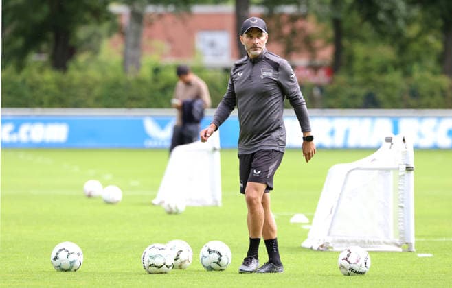 Trainer Stefan Leitl Einzelbild Freisteller Aktion Fußball Fussball Saison 2026 2027 2.Bundesliga Herren DFL 18.08.2026 Training Hertha BSC Berlin DFL regulations prohibit any use of photographs as image sequences and or quasi-video. *** Coach Stefan Leitl Single Image Cutout Action Sports Soccer 2026–2027 Season 2. Bundesliga Men s DFL August 18, 2026 Training Hertha BSC Berlin DFL regulations prohibit any use of photographs as image sequences and or quasi-video