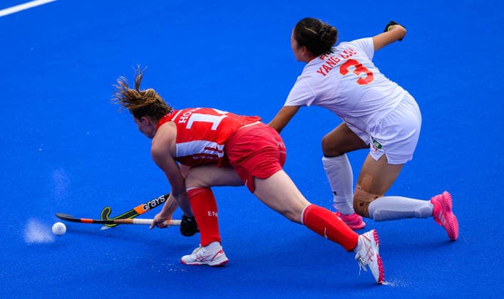 Hockey World Cup Day Four Tessa Howard of England gets a shot away ahead of Liu Yang of China during the Pool D match in the 2026 FIH Hockey World Cup at Wagener Stadium, Amstelveen 18 08 2026 UK Newspapers OUT Copyright: xGraemexWilcocksonx FIL-23793-0023
