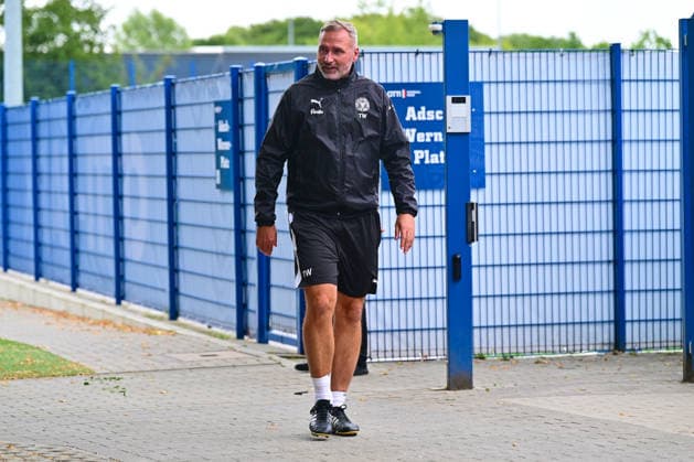 18.08.2026, Fußball, Herren, 2.BL, Saison 2026 2027, Training Holstein Kiel Trainer Tim Walter Kiel, Projensdorf Projensdorf, Trainigsplatz Schleswig-Holstein Deutschland *** August 18, 2026, Soccer, Men s, 2nd Division, 2026–2027 Season, Holstein Kiel Training, Coach Tim Walter, Kiel, Projensdorf, Projensdorf, Training Field, Schleswig-Holstein, Germany