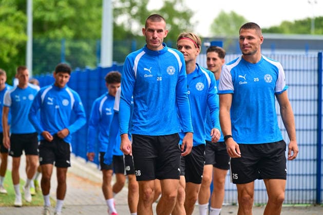 18.08.2026, Fußball, Herren, 2.BL, Saison 2026 2027, Training Holstein Kiel David Zec und Markus Müller gehen voran Kiel, Projensdorf Projensdorf, Trainigsplatz Schleswig-Holstein Deutschland *** August 18, 2026, Soccer, Men s, 2nd Division, 2026–2027 Season, Holstein Kiel Practice: David Zec and Markus Müller Lead the Way, Kiel, Projensdorf, Projensdorf, Training Field, Schleswig-Holstein, Germany