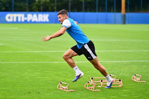 18.08.2026, Fußball, Herren, 2.BL, Saison 2026 2027, Training Holstein Kiel Adiran Kapralik als Sprinter Kiel, Projensdorf Projensdorf, Trainigsplatz Schleswig-Holstein Deutschland *** August 18, 2026, Soccer, Men s, 2nd Division, 2026–2027 Season, Holstein Kiel Training: Adiran Kapralik as a sprinter for Kiel, Projensdorf, Projensdorf, Training Field, Schleswig-Holstein, Germany