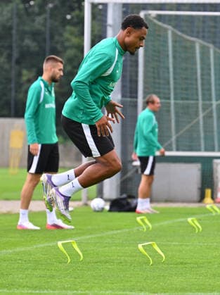 18.08.2026 - Fussball - 2. Bundesliga - Saison 2026 2027 - SpVgg Greuther Fürth Fuerth ( Kleeblatt ) - Training - - xwoxzix - Sacha Banse Bansé (6, SpVgg Greuther Fürth ) *** August 18, 2026 Soccer 2. Bundesliga 2026–2027 Season SpVgg Greuther Fürth Fürth Kleeblatt Training xwoxzix Sacha Banse Bansé 6, SpVgg Greuther Fürth