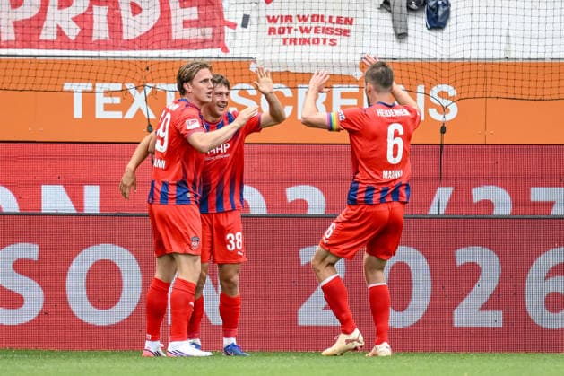Yannik Wagner (1. FC Heidenheim 1846) celebrates after scoring his team s first goal with teammates during the pre-Season Friendly match between 1.FC Heidenheim v FC Bayern Muenchen at Voith-Arena on August 18, 2026 in Heidenheim, Germany. (Photo by Harry Langer DeFodi Images) - *** Yannik Wagner of 1 FC Heidenheim 1846 celebrates with his teammates after scoring his team s first goal during the preseason friendly match between 1 FC Heidenheim and FC Bayern Munich at the Voith Arena on August 18, 2026, in Heidenheim, Germany. Photo by Harry Langer, DeFodi Images