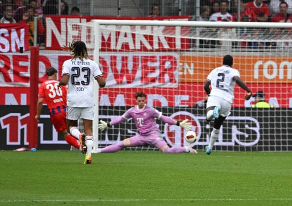 18.08.2026, xsltx, Fussball Testspiel, 1.FC Heidenheim - FC Bayern München v.l. Yannik Wagner (1. FC Heidenheim 1846) trifft zum 1:0 (DFL DFB REGULATIONS PROHIBIT ANY USE OF PHOTOGRAPHS as IMAGE SEQUENCES and or QUASI-VIDEO) *** August 18, 2026, xsltx, soccer friendly, 1 FC Heidenheim vs. FC Bayern Munich – Yannik Wagner scores for 1 FC Heidenheim 1846, making it 1–0. DFL and DFB regulations prohibit any use of photographs as image sequences and or quasi-video.