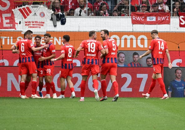 18.08.2026, xsltx, Fussball Testspiel, 1.FC Heidenheim - FC Bayern München v.l. Yannik Wagner (1. FC Heidenheim 1846 2. v. Li.) trifft zum 1:0 und wird vom Team umjubelt (DFL DFB REGULATIONS PROHIBIT ANY USE OF PHOTOGRAPHS as IMAGE SEQUENCES and or QUASI-VIDEO) *** August 18, 2026, xsltx, soccer friendly, 1 FC Heidenheim vs. FC Bayern Munich: Yannik Wagner (1 FC Heidenheim 1846 2) scores the 1–0 goal and is celebrated by the team. DFL and DFB regulations prohibit any use of photographs as image sequences and or quasi-VVIDEO