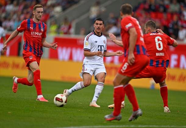 18.08.2026, Fussball Bundesliga 2026 2027, Testspiel, 1.FC Heidenheim - FC Bayern München, in der Voith-Arena Heidenheim, Felipe Chavez (FC Bayern München), am Ball. *** August 18, 2026, 2026–2027 Bundesliga, Friendly Match, 1. FC Heidenheim vs. FC Bayern Munich, at the Voith Arena in Heidenheim, Felipe Chavez (FC Bayern Munich) in possession of the ball