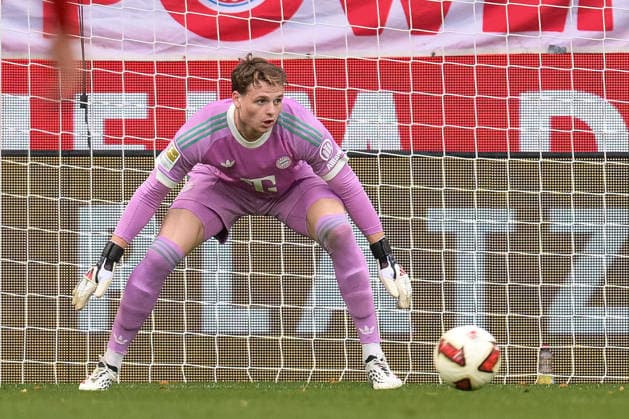 Fußball, Testspiel, 20260818, 1. FC Heidenheim - FC Bayern München. Im Bild Torwart Jonas URBIG (Bayern, 40). Heidenheim Voith-Arena Baden-Württemberg Deutschland *** Soccer, Friendly Match, 20260818, 1. FC Heidenheim vs. FC Bayern Munich. Pictured: Bayern goalkeeper Jonas URBIG, 40, at the Voith Arena in Heidenheim, Baden-Württemberg, Germany Copyright: Passion2Press MarkusxFischerx