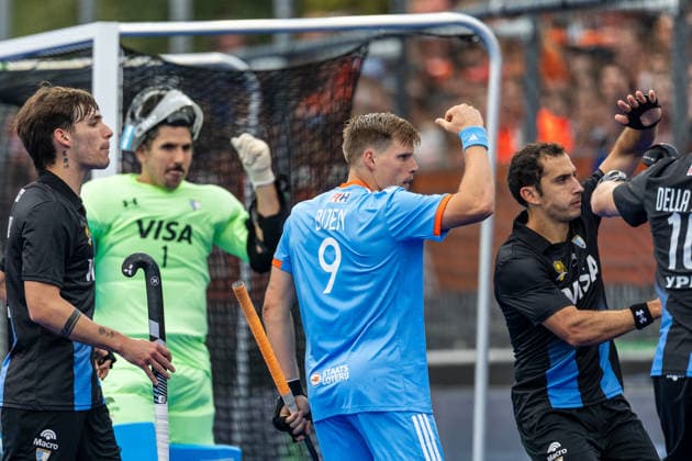 Argentina v Netherlands - FIH Hockey World Cup AMSTELVEEN, NETHERLANDS - AUGUST 18: Koen Bijen of Netherlands during the FIH Hockey World Cup match between Argentina and Netherlands at Wagener Stadion on August 18, 2026 in Amstelveen, Netherlands. Amstelveen Wagener Stadion Netherlands Content not available for redistribution in The Netherlands directly or indirectly through any third parties. Copyright: xMarcelxvanxPlateringenx