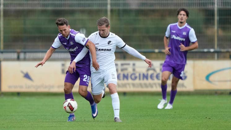 18.08.2026, Getränke Hoffmann Stadion, Spelle, GER, 2. Liga und Oberliga: Testspiel SC Spelle-Venhaus vs VfL Osnabrück, Steffen Schepers (Spelle 19) vs Konrad Faber (VfL Osnabrück 28) DFL REGULATIONS PROHIBIT ANY USE OF PHOTOGRAPHS AS IMAGE SEQUENCES AND OR QUASI-VIDEO. Spelle Niedersachsen Getränke Hoffmann Stadion *** August 18, 2026, Getränke Hoffmann Stadium, Spelle, GER, 2nd Division and Oberliga Friendly Match: SC Spelle Venhaus vs. VfL Osnabrück, Steffen Schepers (Spelle 19) vs. Konrad Faber (VfL Osnabrück 28). DFL regulations prohibit any use of photographs as image sequences and or quasi-video. Spelle, Lower Saxony, Getränke Hoffmann Stadium