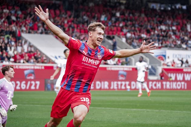 Deutschland: Fussball Saison 2026 2027 , Testspiel Freundschaftsspiel , 1. FC Heidenheim vs. FC Bayern München - Voith-Arena (Heidenheim) Yannik Wagner (1. FC Heidenheim, 38) Tor, Torjubel, Jubel, Freude, Emotionen, Tor und Torjubel zum 1:0 Heidenheim Voith-Arena Deutschland Germany *** Germany Soccer Season 2026–2027, Exhibition Match, 1. FC Heidenheim vs. FC Bayern Munich, Voith Arena, Heidenheim, Yannik Wagner, 1. FC Heidenheim, 38th goal, goal celebration, celebration, joy, emotions, goal, and goal celebration for the 1–0 win by Heidenheim at Voith Arena, Germany Copyright: xBennetxLongx