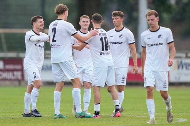 18.08.2026, Getränke Hoffmann Stadion, Spelle, GER, 2. Liga und Oberliga: Testspiel SC Spelle-Venhaus vs VfL Osnabrück, Spelle feiert den 2:3-Anschlusstreffer von Artem Popov (Spelle 10) DFL REGULATIONS PROHIBIT ANY USE OF PHOTOGRAPHS AS IMAGE SEQUENCES AND OR QUASI-VIDEO. Spelle Niedersachsen Getränke Hoffmann Stadion *** August 18, 2026, Getränke Hoffmann Stadium, Spelle, GER, 2. Liga and Oberliga Friendly Match: SC Spelle Venhaus vs. VfL Osnabrück, Spelle celebrates Artem Popov’s 2–3 goal to close the gap. Spelle 10. DFL REGULATIONS PROHIBIT ANY USE OF PHOTOGRAPHS AS IMAGE SEQUENCES AND OR QUASI-VIDEO. Spelle, Lower Saxony, Getränke Hoffmann Stadium