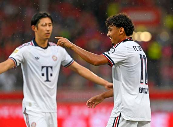 18.08.2026, Fussball Bundesliga 2026 2027, Testspiel, 1.FC Heidenheim - FC Bayern München, in der Voith-Arena Heidenheim, v.l. Hiroki Ito (FC Bayern München) und Nathaniel Brown (FC Bayern München) jubeln *** August 18, 2026, 2026–2027 Bundesliga season, friendly match, 1. FC Heidenheim vs. FC Bayern Munich, at the Voith Arena in Heidenheim; from left: Hiroki Ito (FC Bayern Munich) and Nathaniel Brown (FC Bayern Munich) celebrate