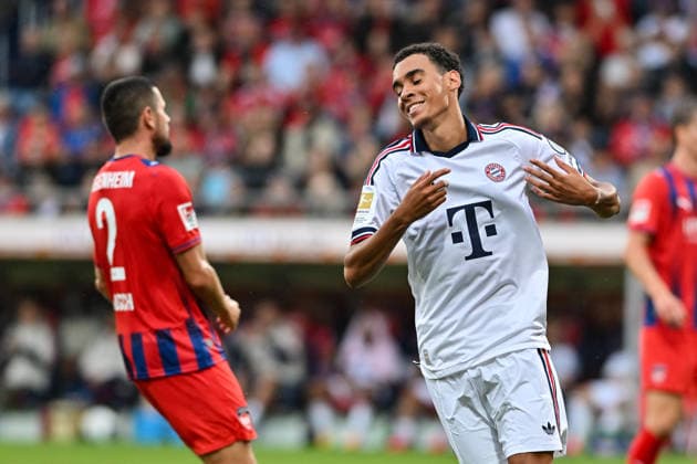 Testspiel; 1. FC Heidenheim - FC Bayern München; 18.08.2026 HEIDENHEIM, GERMANY - 18. AUGUST: in dieser Szene ärgert sich Jamal MUSIALA (FC Bayern Munich 10) über eine vergebene Chance während dem Testspiel zwischen dem 1. FC Heidenheim und dem FC Bayern München in der Voith-Arena *** Friendly Match: 1. FC Heidenheim vs. FC Bayern Munich, August 18, 2026, HEIDENHEIM, GERMANY August 18. In this scene, Jamal Musiala of FC Bayern Munich 10 is frustrated by a missed opportunity during the friendly match between 1 FC Heidenheim and FC Bayern Munich at the Voith Arena. Copyright: xBEAUTIFULxSPORTS Goldbergx
