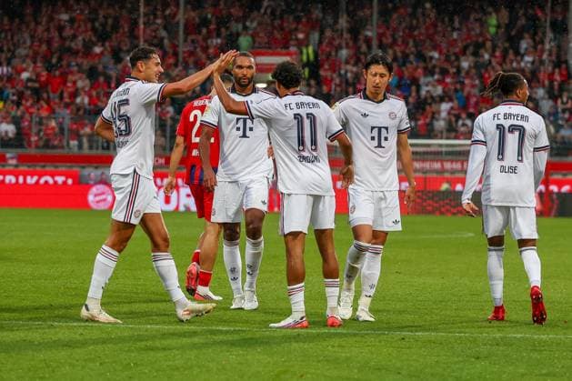 Torjubel der Mannschaft (FC Bayern Muenchen) nach dem 2:4 durch Nathaniel Brown 11 (FC Bayern Muenchen), 1. FC Heidenheim 1846 vs. FC Bayern Muenchen, Fussball, Maenner, Bundesliga, Freundschaftsspiel, Friendly Match, Saison 2026 2027, 18.08.2026 DFB regulations prohibit any use of photographs as image sequences and or quasi-video Heidenheim Baden-Wuerttemberg Deutschland *** FC Bayern Munich celebrates after Nathaniel Brown (No. 11) scores the 2-4 goal, 1 FC Heidenheim 1846 vs. FC Bayern Munich, Soccer, Men’s, Bundesliga, Friendly Match, 2026–2027 Season, August 18, 2026. DFB regulations prohibit any use of photographs as image sequences and or quasi-video. Heidenheim, Baden-Württemberg, Germany Copyright: xkolbert-press MartinxAgüerax