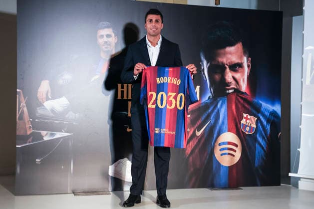 August 18, 2026, Barcelona, Barcelona, SPAIN: Rodrigo Hernandez poses in her FC Barcelona, Barca shirt during his presentation as new player of FC Barcelona at Commercial Office on August 18, 2026 in Barcelona, Spain. Barcelona SPAIN - ZUMAa181 20260818_zaa_a181_054 Copyright: xJavierxBorregox