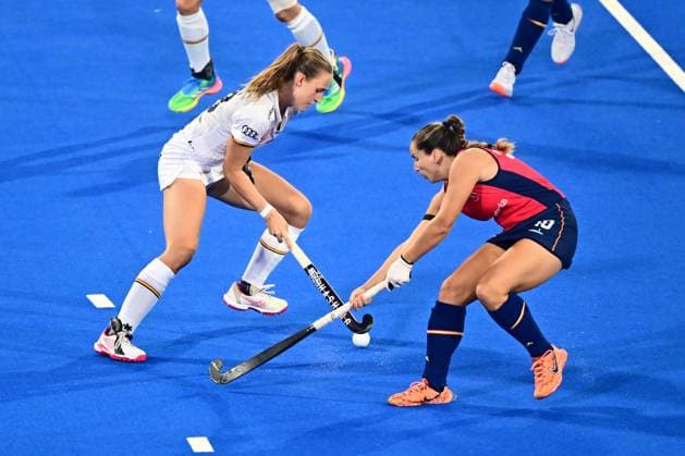Spain v Belgium - FIH Hockey World Cup 2026 WAVRE, BELGIUM - AUGUST 18 : Lisa Moors of Belgium and Alvarez Patricia of Spain battle for the ball during the FIH Hockey World Cup 2026 first phase group pool C match between Spain and Belgium on August 18, 2026 in Wavre, Belgium, 18 08 2026 Wavre Belgium  Copyright: xPeterxDexVoechtx