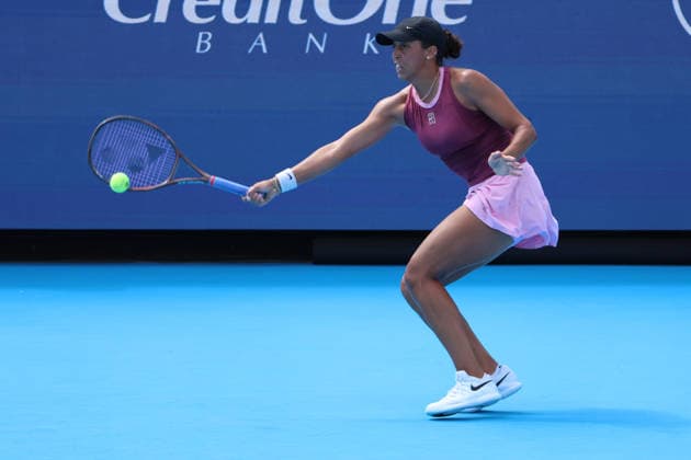 August 18, 2026, Mason, Oh, USA: Cincinnati Open Tennis 2026 - Madison Keys hits a ball against Katerina Siniakova in the Cincinnati Open Tennis Tournament held in Mason OH. 2026 08 18. ZUMAPress Mason USA - ZUMAn24_ 20260818_zaf_n24_011 Copyright: xWallyxNellx