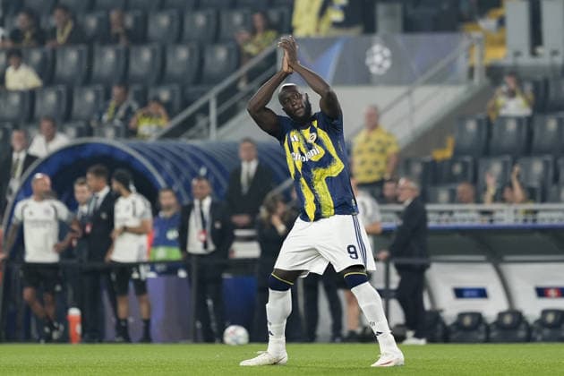 Fenerbahce v Olympique Lyonnais - UEFA Champions League ISTANBUL, TURKIYE - AUGUST 18: Romelu Lukaku of Fenerbahce warms up ahead of the UEFA Champions League play-off round first-leg match between Fenerbahce and Olympique Lyonnais at Chobani Stadium on August 18, 2026, in Istanbul, Turkiye. Arife Karakum Anadolu Istanbul Turkey. Editorial use only. Please get in touch for any other usage.  Copyright: x2026xAnadoluxArifexKarakumx