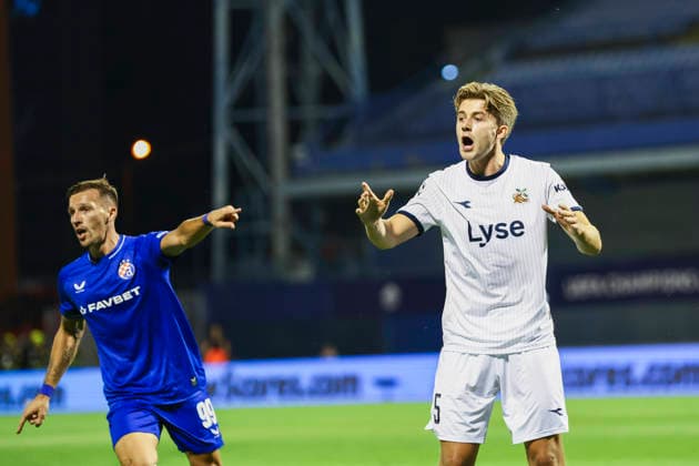 Champions League-kvalifisering, playoff: Dinamo Zagreb-Viking Zagreb 20260818. Dinamo Zagrebs Mislav Orsic og Vikings Henrik Heggheim under playoff-kampen i Champions League-kvalifiseringen mellom Dinamo Zagreb og Viking pa Maksimir stadion. Foto: Nikola Krstic NTB Zagreb Kroatia EDITORIAL USE ONLY. RESTRICTED USE FOR BETTING COMPANIES Ref:_SPOGI4VPx9khL8.jpg *** Champions League Qualifying, Playoff: Dinamo Zagreb vs. Viking Zagreb, August 18, 2026. Dinamo Zagreb’s Mislav Oröic and Viking’s Henrik Heggheim during the Champions League qualifying playoff match between Dinamo Zagreb and Viking at Maksimir Stadium. Photo by Nikola Krstic, NTB, Zagreb, Croatia. EDITORIAL USE ONLY. RESTRICTEDRICTED USE FOR BETTING COMPANIES  Copyright: xNTBx