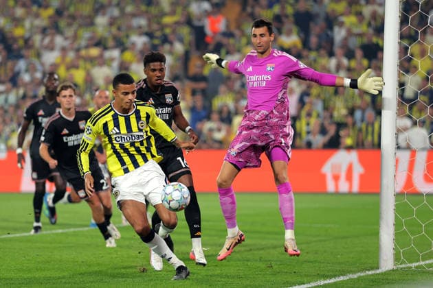 2026-08-18 Fenerbahce v Olympique Lyonnais - UEFA Champions League 2026 27 Play-Offs First Leg ISTANBUL, TURKEY - AUGUST 18: Mason Greenwood of Fenerbahce, Abner Vinicius of Olympique Lyonnais, Dominik Greif of Olympique Lyonnais during the UEFA Champions League 2026 27 Play-Offs First Leg match between Fenerbahce and Olympique Lyonnais at Sukru Saracoglu Stadium on August 18, 2026 in Istanbul, Turkey. (Photo by BSR Agency) Istanbul Turkey Content not available for redistribution in The Netherlands directly or indirectly through any third parties. Copyright: xBSRxAgencyx