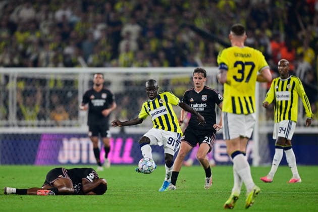 Fenerbahce v Olympique Lyonnais - UEFA Champions League ISTANBUL, TURKIYE - AUGUST 18: N Golo Kante (91) of Fenerbahce in action against Tyler Morton (23) of Olympique Lyonnais during UEFA Champions League play-off round first leg match between Fenerbahce and Olympique Lyonnais at Chobani Stadium in Istanbul, Turkiye on August 18, 2026. Cem Tekkesinoglu Anadolu Istanbul Turkey. Editorial use only. Please get in touch for any other usage.  Copyright: x2026xAnadoluxCemxTekkesinoglux