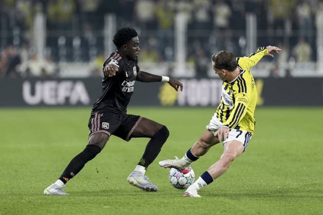Fenerbahce v Olympique Lyonnais - UEFA Champions League ISTANBUL, TURKIYE - AUGUST 18: Kerem Akturkoglu (R) of Fenerbahce in action against Ernest Naumah Appiah (L) of Olympique Lyonnais during UEFA Champions League play-off round first leg match between Fenerbahce and Olympique Lyonnais at Chobani Stadium in Istanbul, Turkiye on August 18, 2026. Arife Karakum Anadolu Istanbul Turkey. Editorial use only. Please get in touch for any other usage.  Copyright: x2026xAnadoluxArifexKarakumx