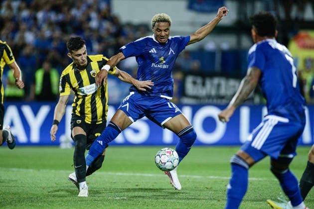 IPA87603912 - Levski s Armstrong Oko-Fleks in action against AEK s Stavros Pilios during the Champions League playoff match between PFC Levski Sofia and AEK Athens FC at Vasil Levski Stadium in Sofia, Bulgaria, on August 18, 2026  Copyright: xIvanxSxIvanov IPAxSportx xx 87603912