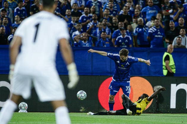 IPA87603915 - Levski s Serginho in action against AEK s Aboubakary Koita during the Champions League playoff match between PFC Levski Sofia and AEK Athens FC at Vasil Levski Stadium in Sofia, Bulgaria, on August 18, 2026  Copyright: xIvanxSxIvanov IPAxSportx xx 87603915