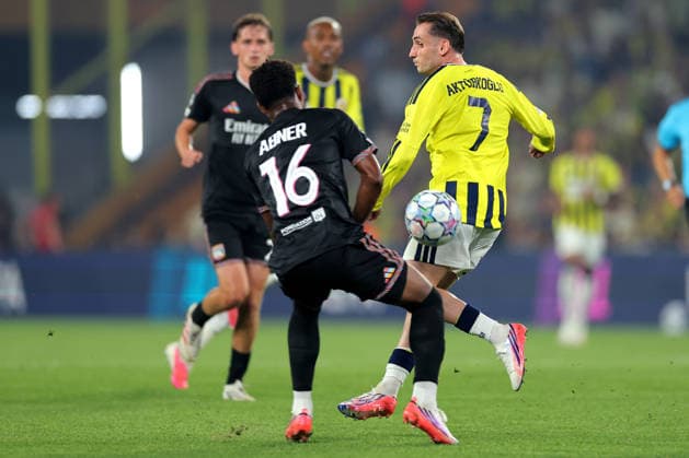 2026-08-18 Fenerbahce v Olympique Lyonnais - UEFA Champions League 2026 27 Play-Offs First Leg ISTANBUL, TURKEY - AUGUST 18: Abner Vinicius of Olympique Lyonnais, Kerem Akturkoglu of Fenerbahce during the UEFA Champions League 2026 27 Play-Offs First Leg match between Fenerbahce and Olympique Lyonnais at Sukru Saracoglu Stadium on August 18, 2026 in Istanbul, Turkey. (Photo by BSR Agency) Istanbul Turkey Content not available for redistribution in The Netherlands directly or indirectly through any third parties. Copyright: xBSRxAgencyx
