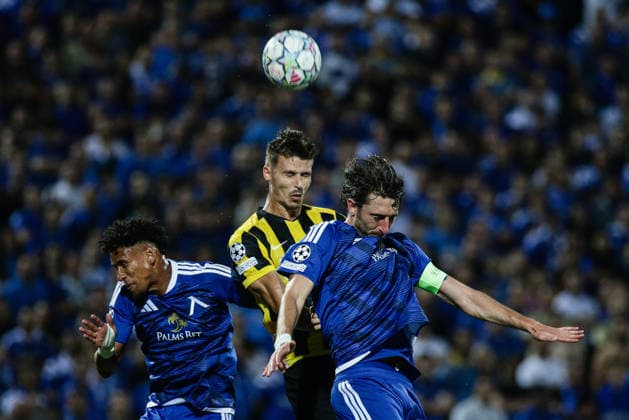 IPA87604456 - Levski s Kristian Dimitrov and Reinaldo in action against AEK s Filipe Relvas during the Champions League playoff match between PFC Levski Sofia and AEK Athens FC at Vasil Levski Stadium in Sofia, Bulgaria, on August 18, 2026  Copyright: xIvanxSxIvanov IPAxSportx xx 87604456