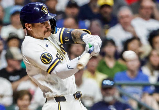 Milwaukee Brewers shortstop Joey Ortiz hits a single in the second inning of the MLB, Baseball Herren, USA game between the Seattle Mariners and the Milwaukee Brewers at American Family Field in Milwaukee, Wisconsin on Tuesday, August 18, 2026.  MIL20260818812 TANNENxMAURY
