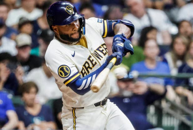 Milwaukee Brewers left fielder Jackson Chourio hits an BI single in the fifth inning of the MLB, Baseball Herren, USA game between the Seattle Mariners and the Milwaukee Brewers at American Family Field in Milwaukee, Wisconsin on Tuesday, August 18, 2026.  MIL20260818819 TANNENxMAURY